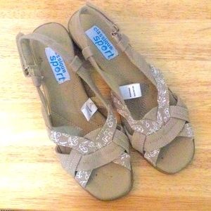 🌞 Classique Sport easy Velcro strap cream sandals tan open toe women size 7.5